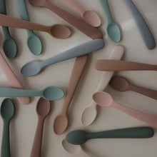Afbeelding in Gallery-weergave laden, Set Siliconen lepels Blush/Shifting Sand - Mushie
