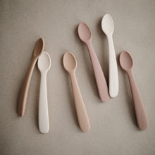 Afbeelding in Gallery-weergave laden, Set Siliconen lepels Blush/Shifting Sand - Mushie
