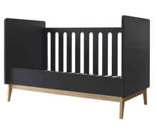 Afbeelding in Gallery-weergave laden, Baby bed 140 x 70 cm omvormbaar tot zitbank zwart - Pericles
