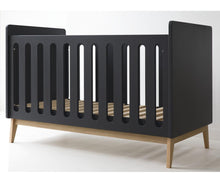 Afbeelding in Gallery-weergave laden, Baby bed 140 x 70 cm omvormbaar tot zitbank zwart - Pericles
