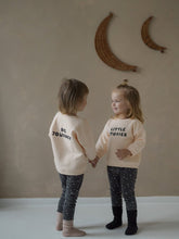 Afbeelding in Gallery-weergave laden, Sweatshirt Little Stories - Organic Zoo
