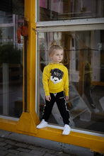 Afbeelding in Gallery-weergave laden, Panda Sweater Cyber Yellow - Lucky No 7

