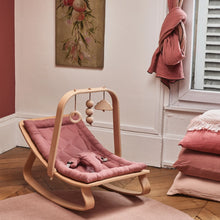 Afbeelding in Gallery-weergave laden, Wipstoeltje Beuken Levo Organic Rose - Charlie Crane Paris
