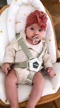 Afbeelding in Gallery-weergave laden, Evolu Newborn Seat Kussen - Golden dots - Childhome
