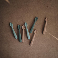Afbeelding in Gallery-weergave laden, Set Siliconen lepels Dried Thyme/Natural - Mushie
