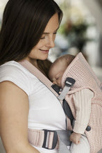 Afbeelding in Gallery-weergave laden, Draagzak Mini Mesh Dusty Pink 0-12m Diverse kleuren - Babybjörn
