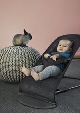 Afbeelding in Gallery-weergave laden, Wipstoeltje Mesh Antraciet - Babybjörn
