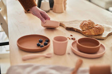 Afbeelding in Gallery-weergave laden, Kinderserviesset siliconen 4-delig - Caramel - Jollein
