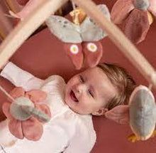 Afbeelding in Gallery-weergave laden, Houten muziekmobiel Flowers &amp; Butterflies - Little Dutch
